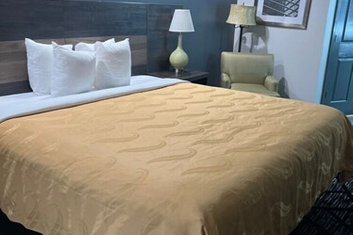 Room 17 of 35