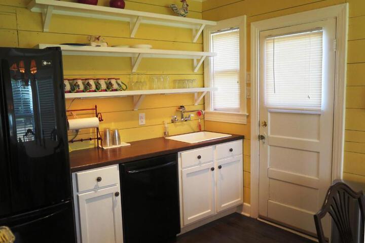 Yellow House B & B