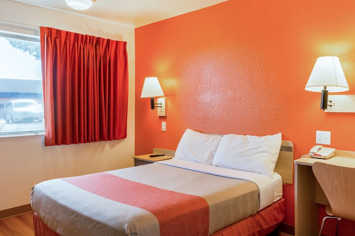 Motel 6 Mojave CA
