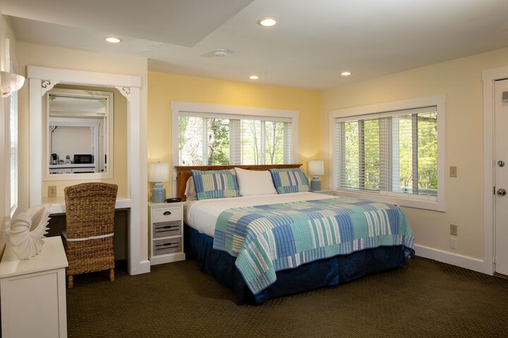 Glen Cove Inn & Suites