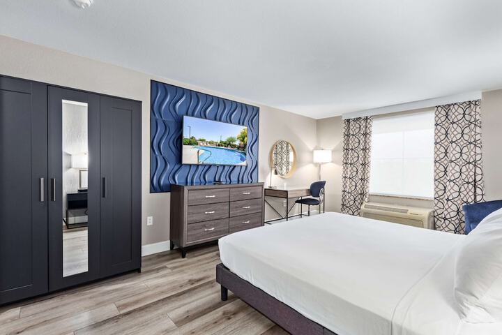 Room 14 of 25