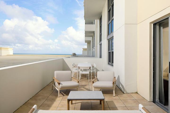 Loews Miami Beach Hotel – South Beach