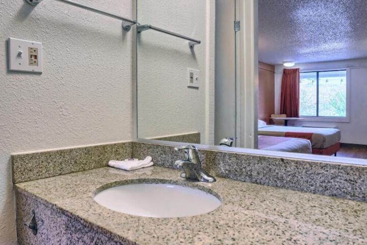 Room 14 of 30