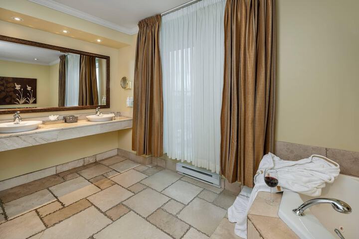 Hotel Brossard an Ascend Collection Hotel