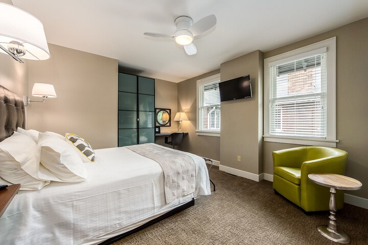 Room 14 of 34