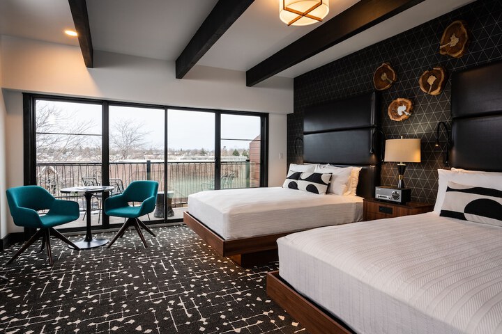 Room 43 of 68