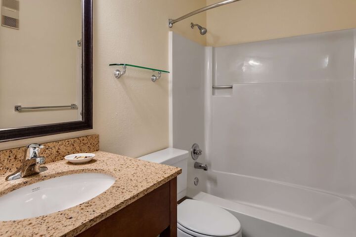 Best Western Plus Windjammer Inn & Conference Center