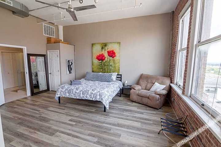Penthouse Loft in The Heart of Downtown