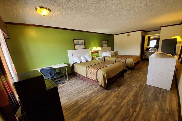 Room 10 of 16