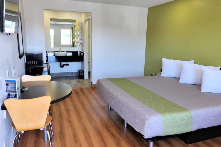 Room 12 of 21