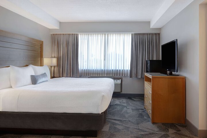 Days Inn by Wyndham Victoria Airport Sidney