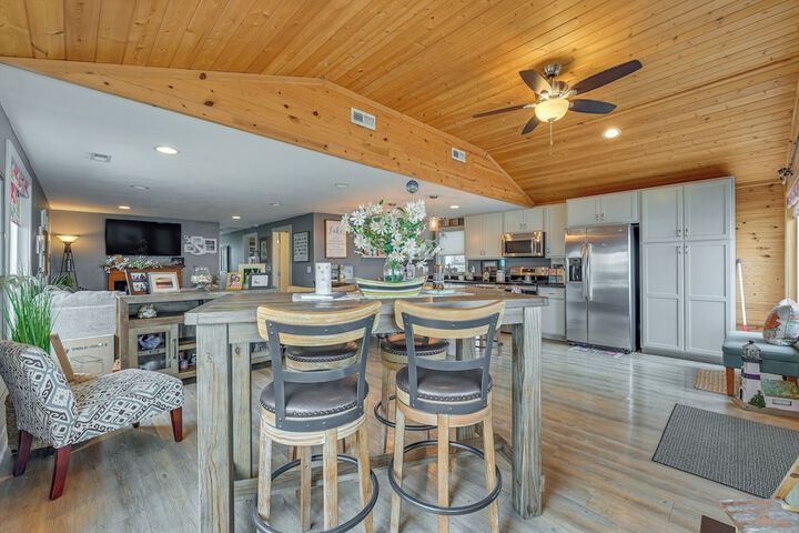 Anglers Cottage on Lake Cornelia: Pets Welcome!