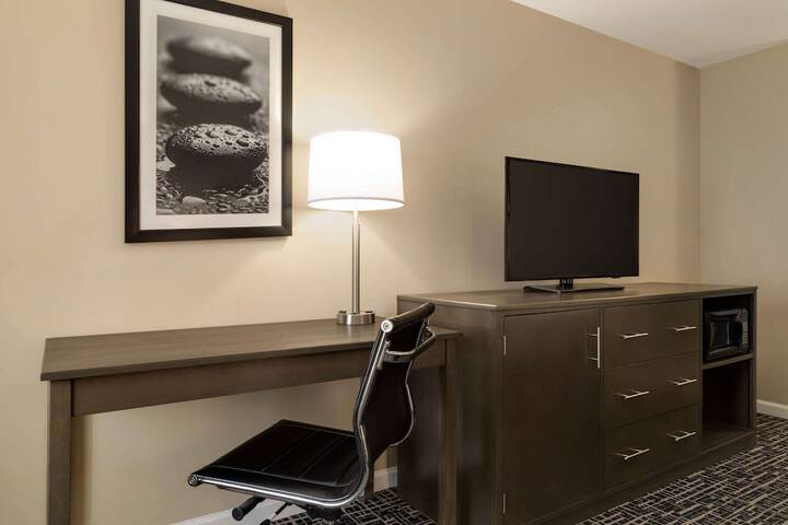 Room 17 of 32