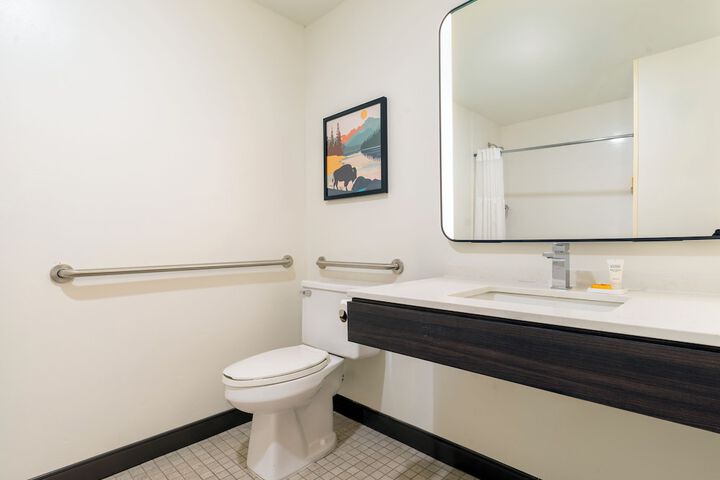 Gray Wolf Inn & Suites