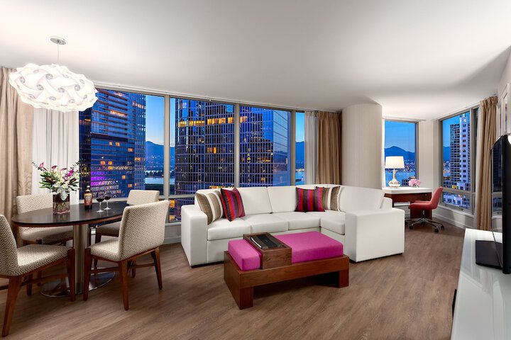 Room 21 of 32