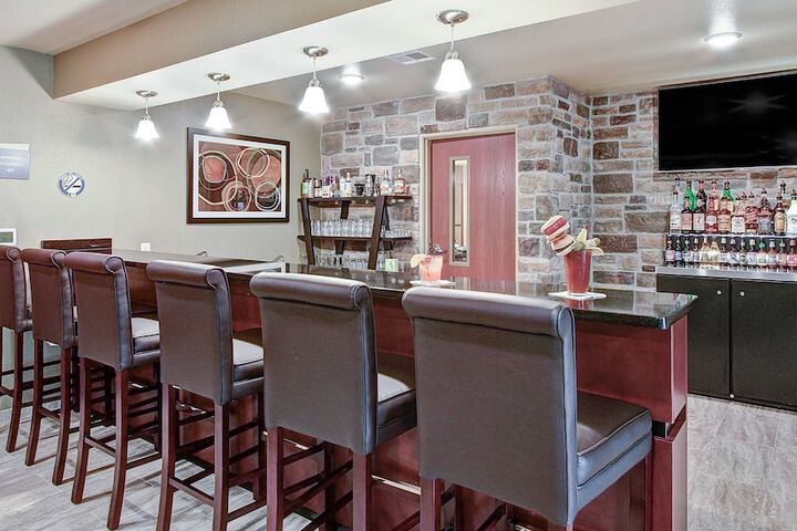 Cobblestone Hotel & Suites – Pulaski / Green Bay
