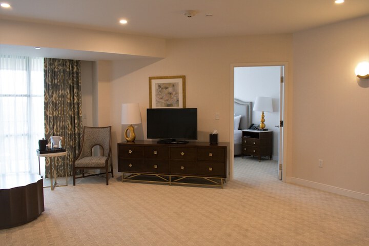 Room 27 of 87