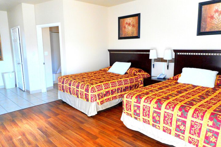 Crossroads Inn & Suites