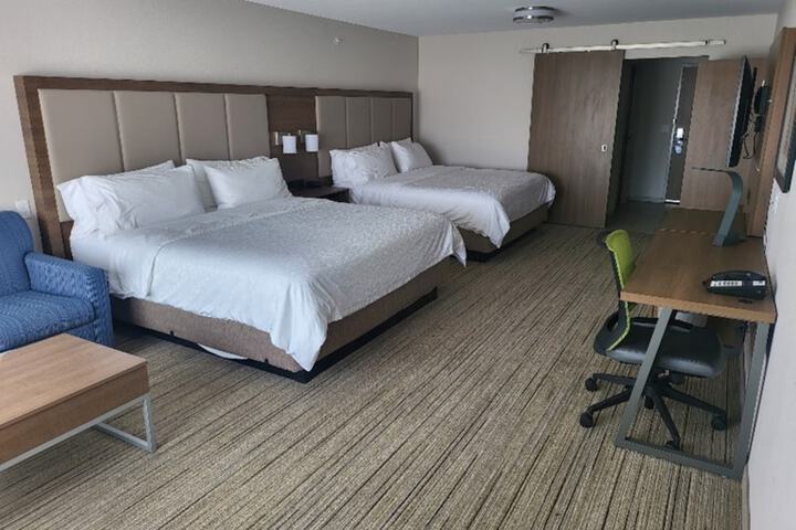 Room 9 of 16