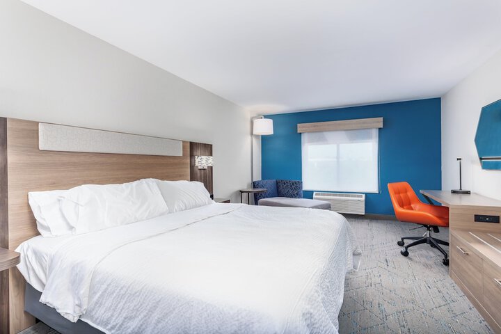 Holiday Inn Express & Suites Lancaster by IHG