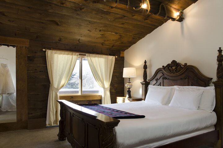 Summit Lodge