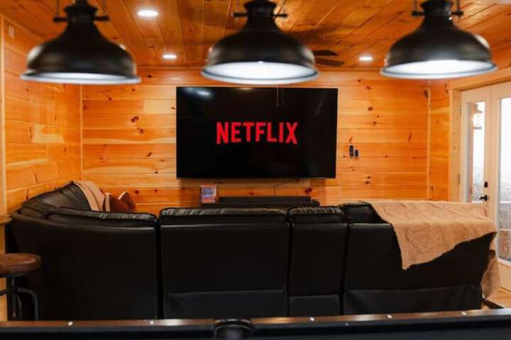 Sleeps 16! Luxury Cabin With Game Room & Hot Tub