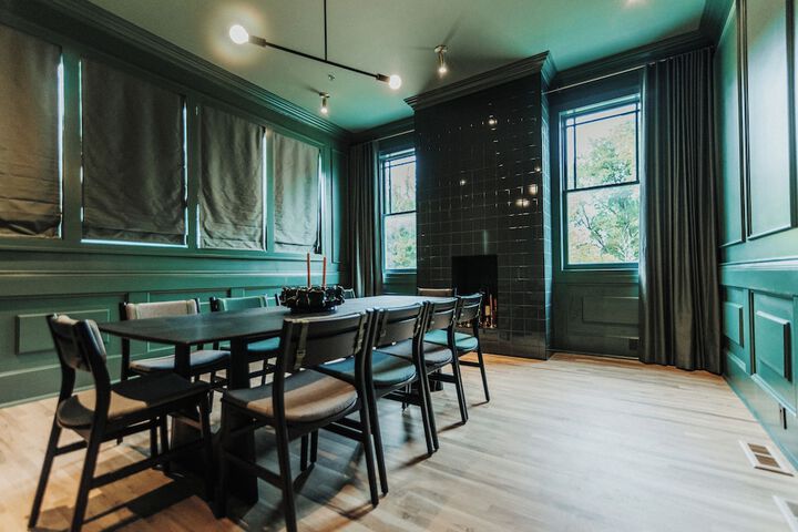 Stonebreaker Hotel