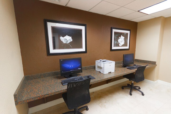 Business Center 70 of 73