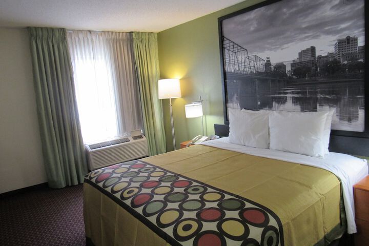 Super 8 by Wyndham New Cumberland