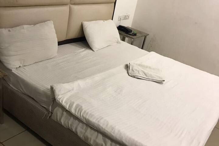 Room 6 of 22