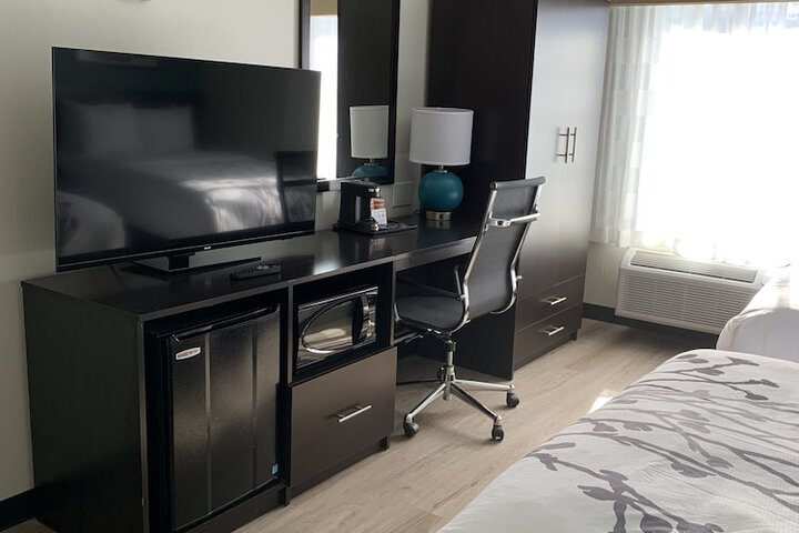 Room 14 of 16