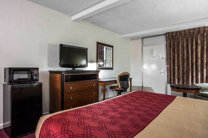Room 16 of 33