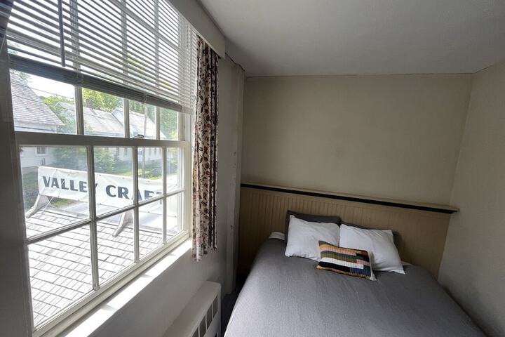 Room 11 of 32