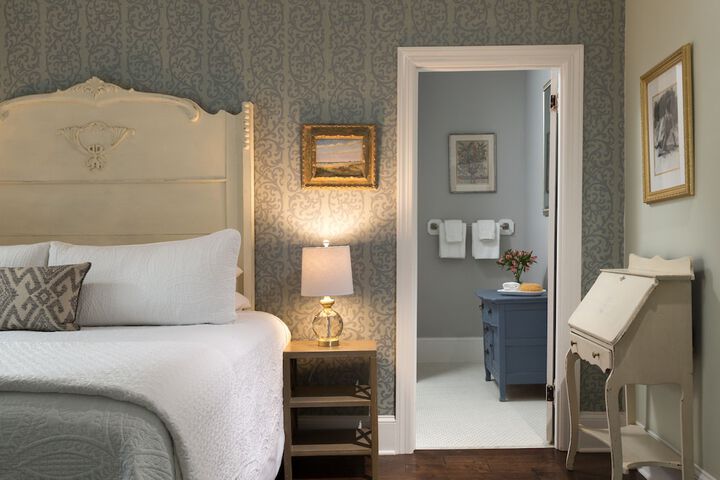 Room 10 of 26