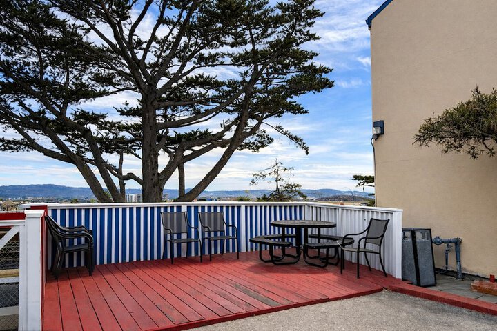Bay Breeze Inn