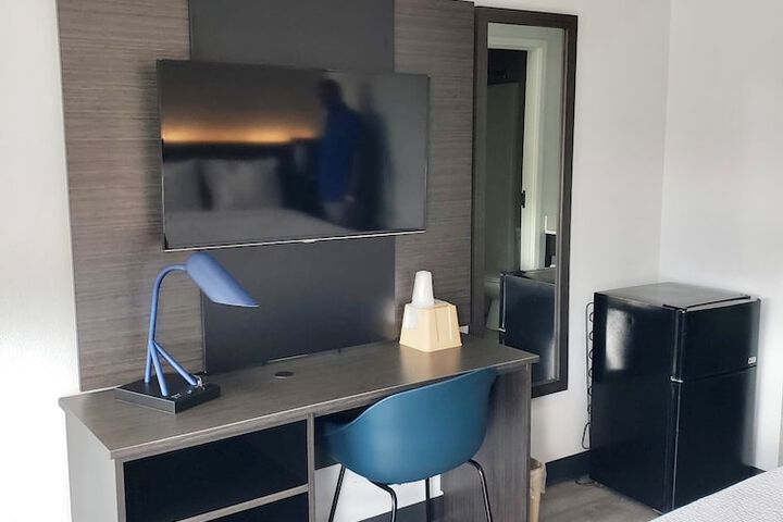 Room 9 of 18