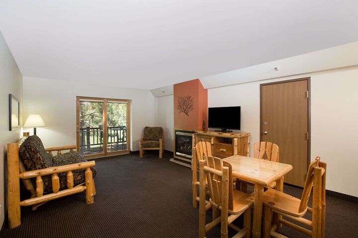 Room 26 of 38
