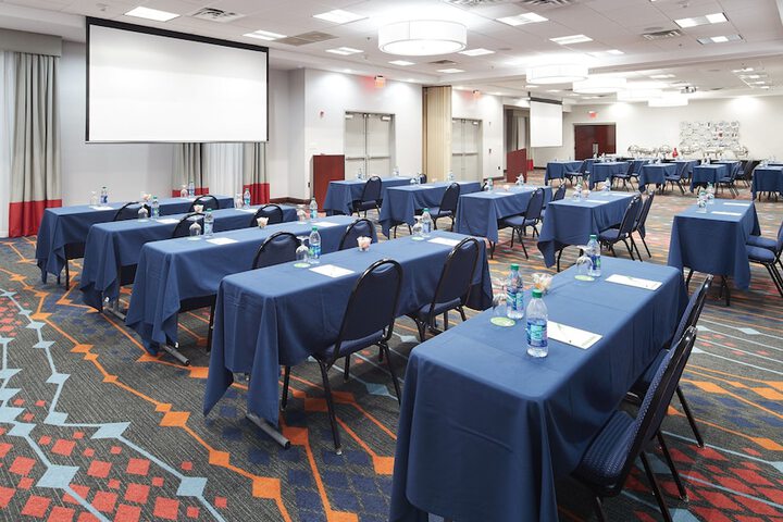 Holiday Inn & Suites Stockbridge / Atlanta I-75 by IHG