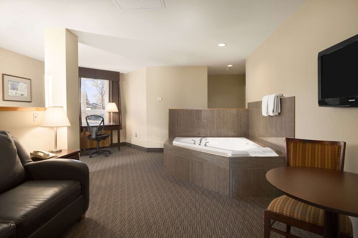 Room 6 of 26