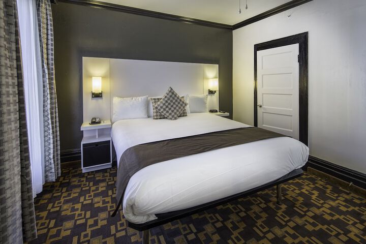 Room 27 of 42