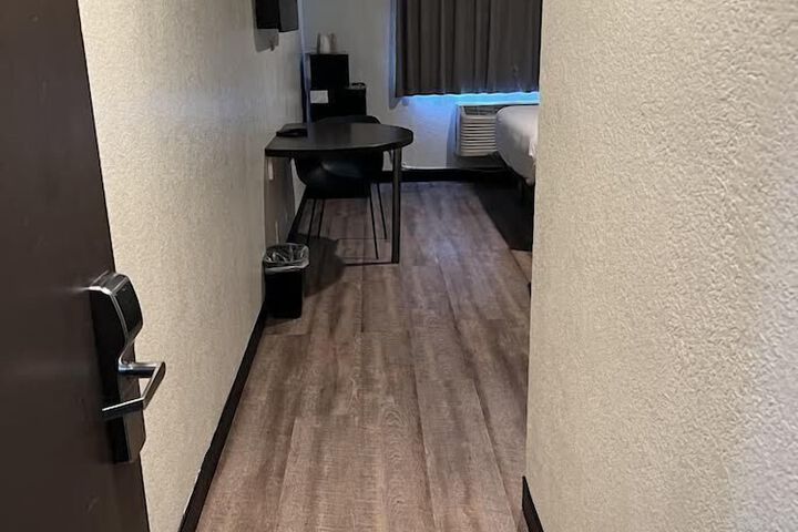 Room 32 of 42