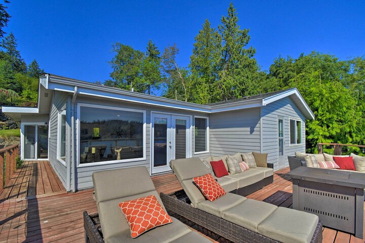 Waterfront Gig Harbor Home w / Furnished Deck