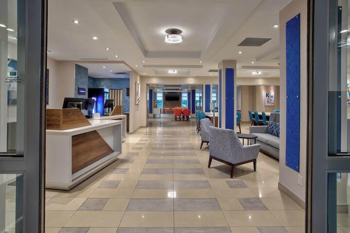 Holiday Inn Express & Suites Kingston Central by IHG