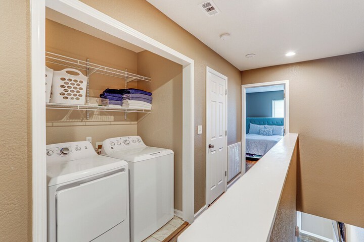 Quaint Pocahontas Townhome Central Location!