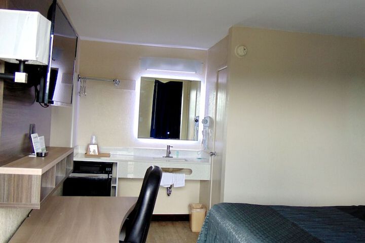 Room 35 of 46