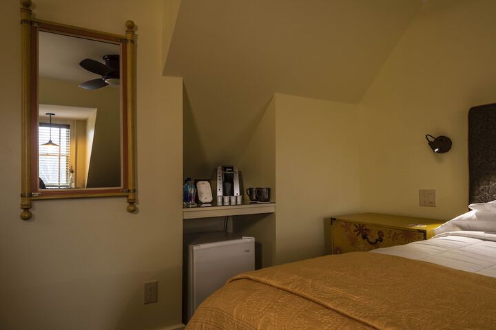 Room 220 of 335