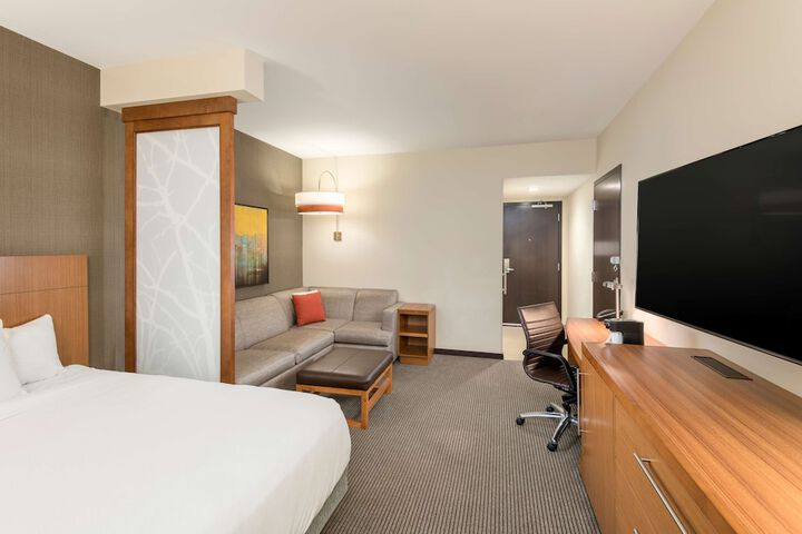 Room 28 of 82