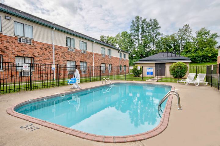 Pool 4 of 24