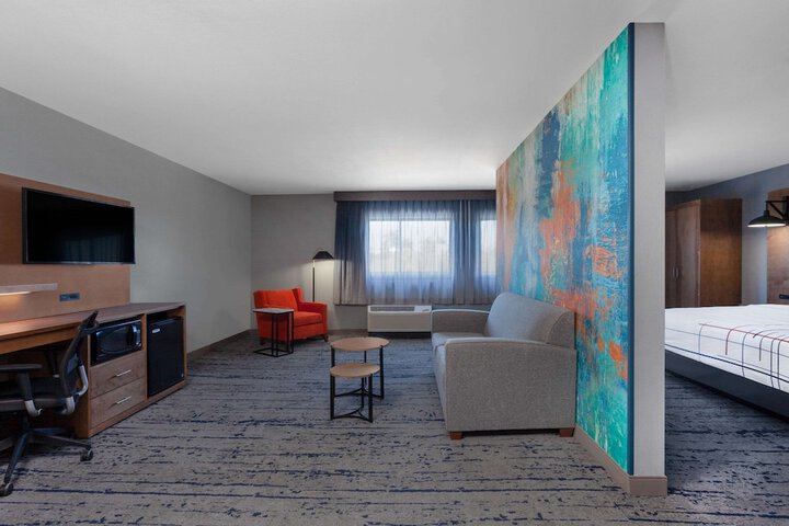 Room 28 of 38