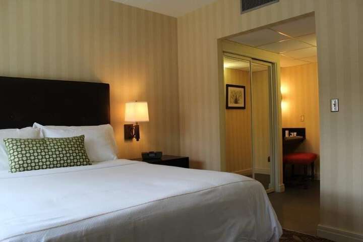 Room 16 of 76